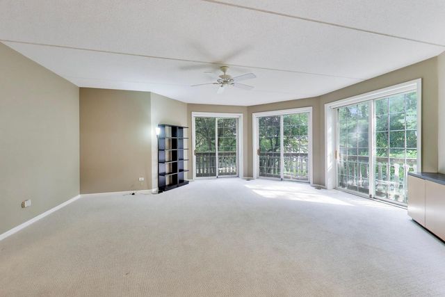 940 Augusta Way 105, Highland Park, IL 60035