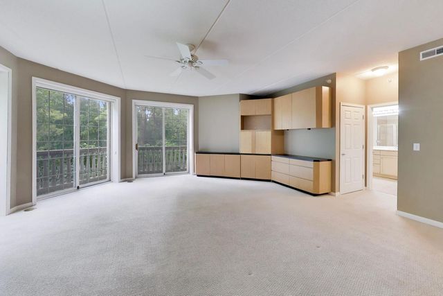 940 Augusta Way 105, Highland Park, IL 60035