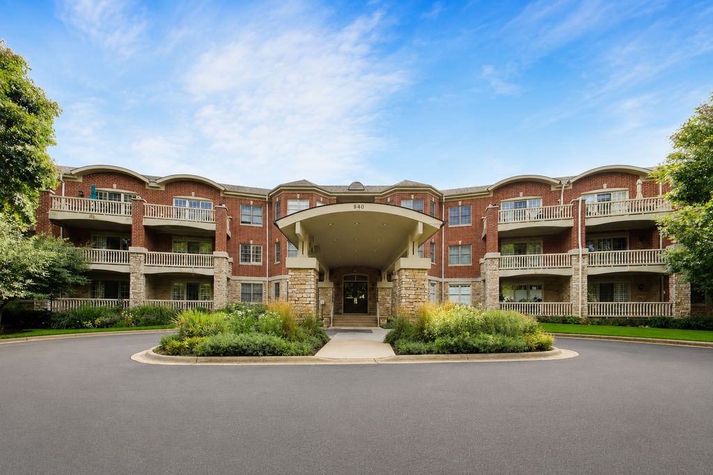 940 Augusta Way 105, Highland Park, IL 60035