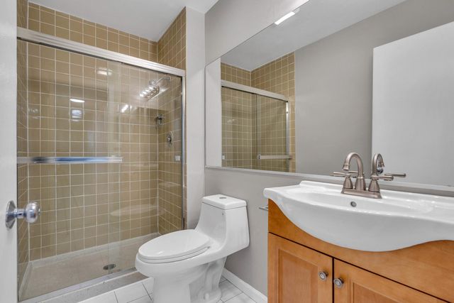 1919 Prairie Square 32, Schaumburg, IL 60173