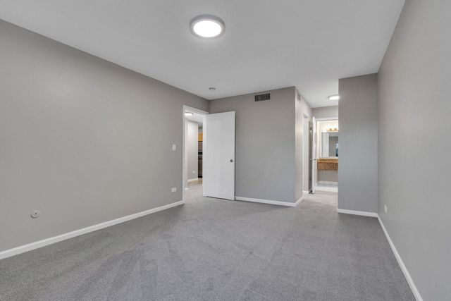 1919 Prairie Square 32, Schaumburg, IL 60173