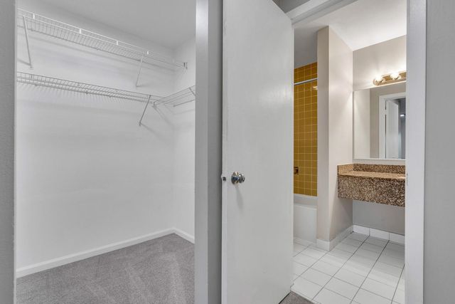 1919 Prairie Square 32, Schaumburg, IL 60173