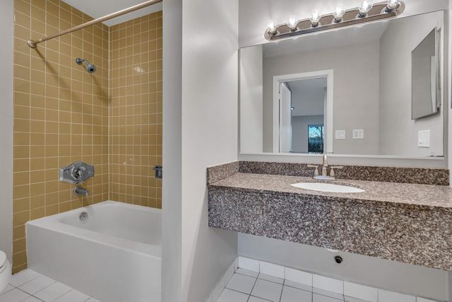 1919 Prairie Square 32, Schaumburg, IL 60173
