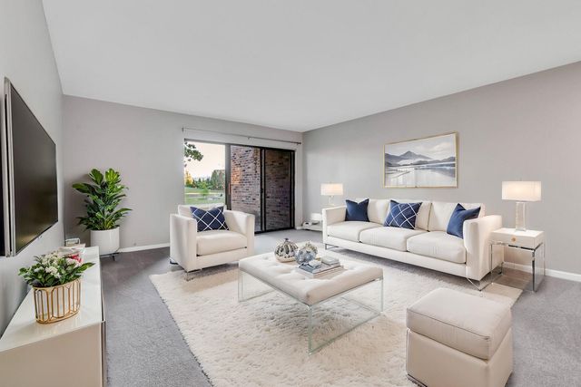 1919 Prairie Square 32, Schaumburg, IL 60173