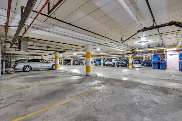 1919 Prairie Square 32, Schaumburg, IL 60173