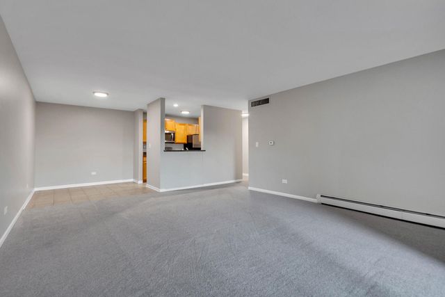 1919 Prairie Square 32, Schaumburg, IL 60173
