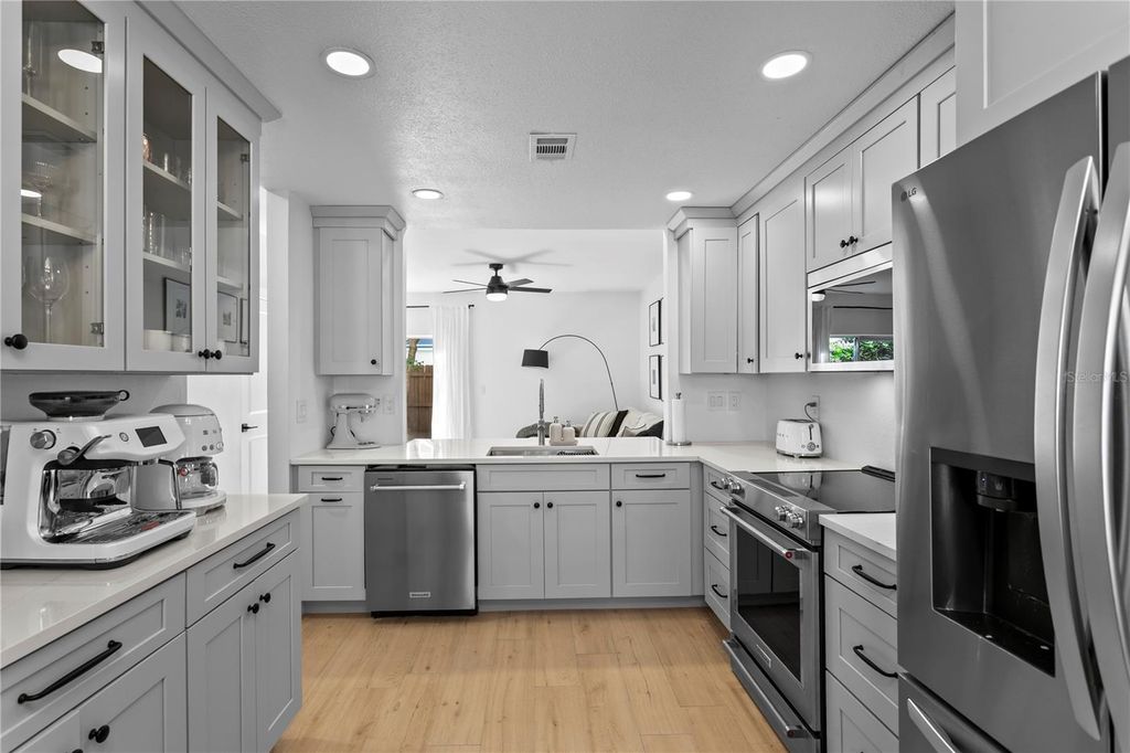 Image 3 of property listing at 409 S AUDUBON AVENUE 2, Tampa, FL 33609
