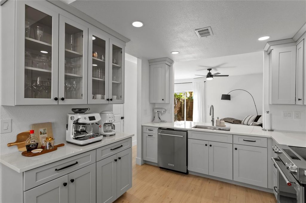 Image 5 of property listing at 409 S AUDUBON AVENUE 2, Tampa, FL 33609