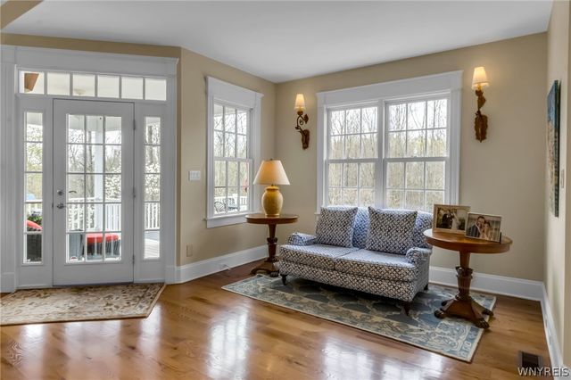 36 Birdsong Parkway, Orchard Park, NY 14127