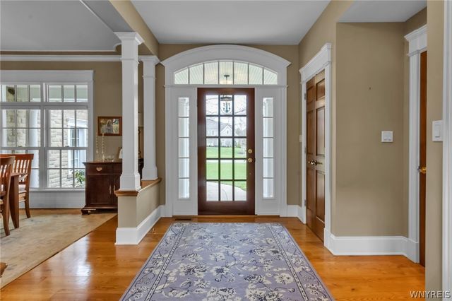 36 Birdsong Parkway, Orchard Park, NY 14127