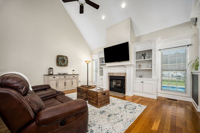 4232 Thoroughbred Ln, Murfreesboro, TN 37127