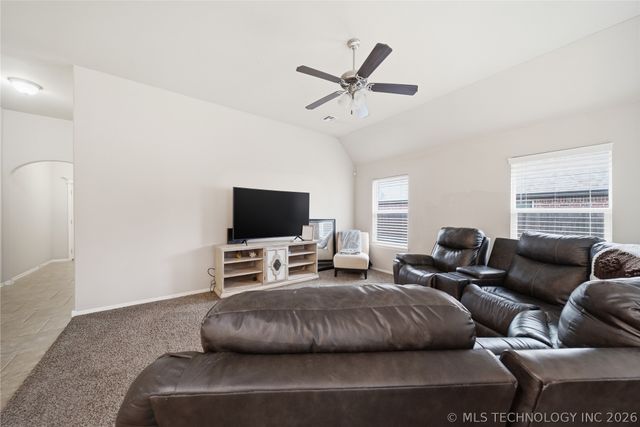 8852 E 138th Street S, Bixby, OK 74008