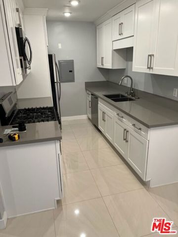 1106 22nd Street B, Santa Monica, CA 90403