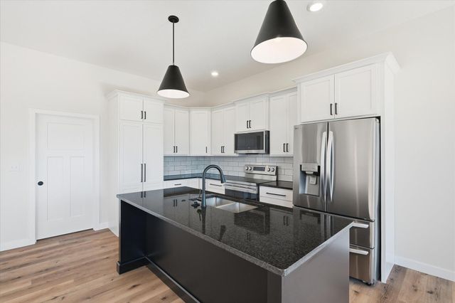 14591 WELLSTEAD DR, Hallsville, MO 65255