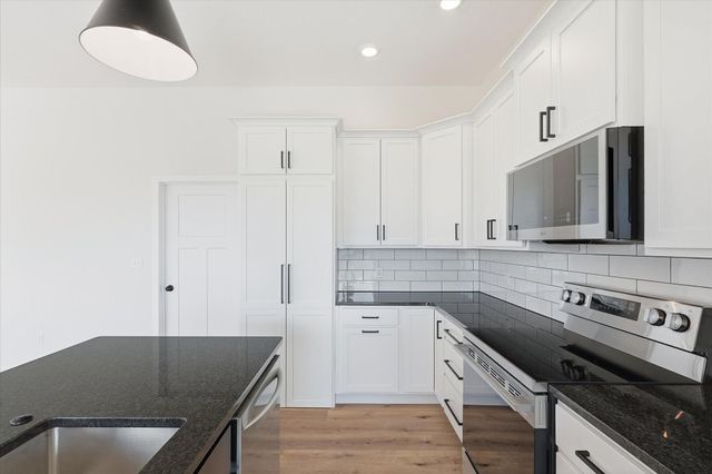 14591 WELLSTEAD DR, Hallsville, MO 65255