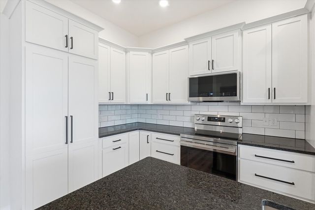 14591 WELLSTEAD DR, Hallsville, MO 65255