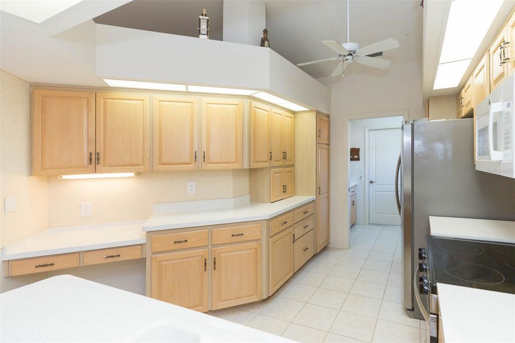 Image 11 of property listing at 8100 HIDDEN HILLS DRIVE, Spring Hill, FL 34606