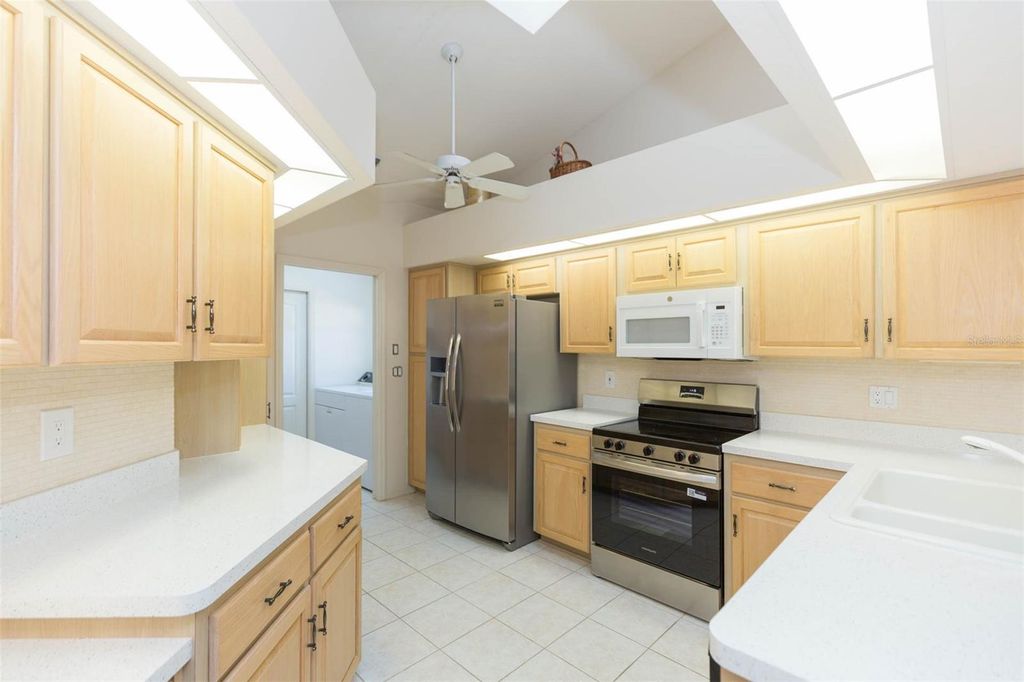 Image 13 of property listing at 8100 HIDDEN HILLS DRIVE, Spring Hill, FL 34606