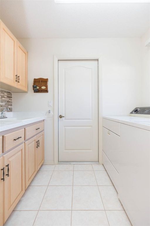 Image 16 of property listing at 8100 HIDDEN HILLS DRIVE, Spring Hill, FL 34606