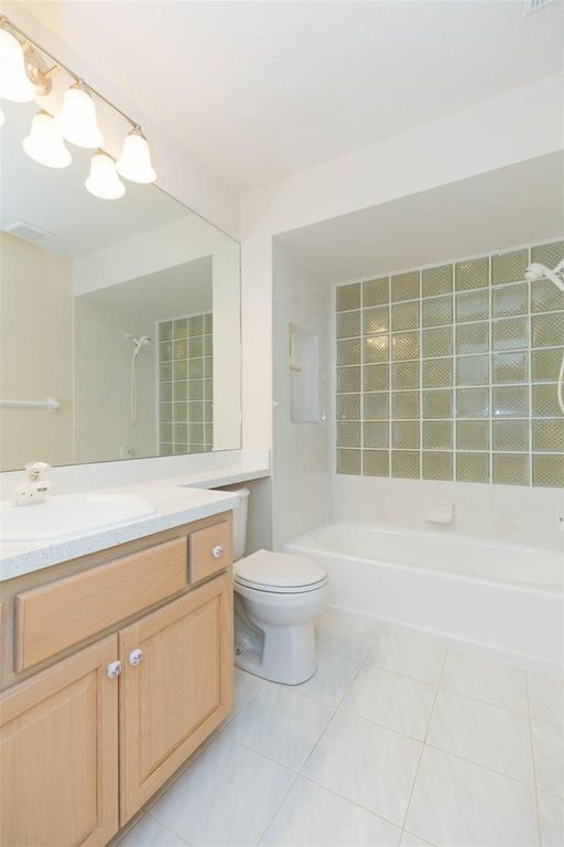 Image 22 of property listing at 8100 HIDDEN HILLS DRIVE, Spring Hill, FL 34606