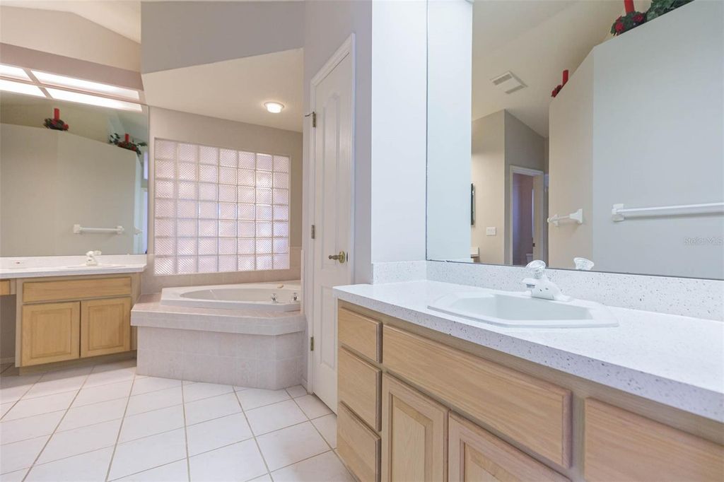 Image 29 of property listing at 8100 HIDDEN HILLS DRIVE, Spring Hill, FL 34606