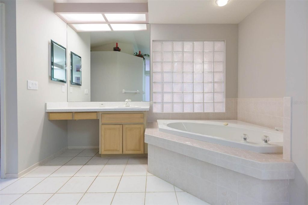 Image 31 of property listing at 8100 HIDDEN HILLS DRIVE, Spring Hill, FL 34606