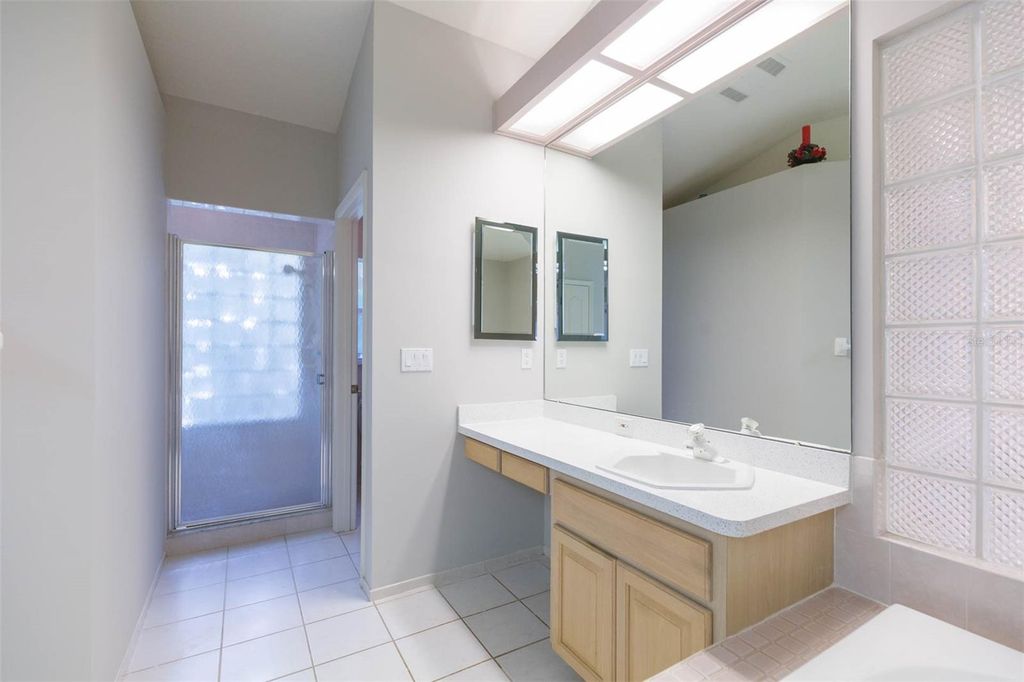 Image 32 of property listing at 8100 HIDDEN HILLS DRIVE, Spring Hill, FL 34606