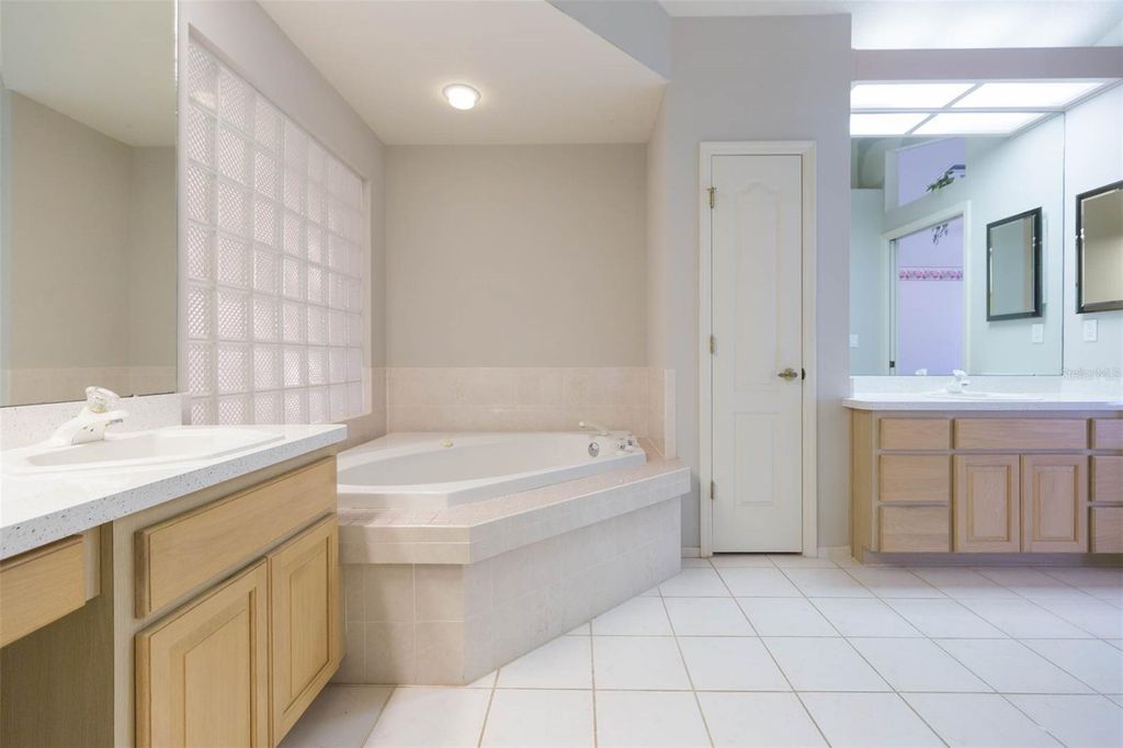 Image 33 of property listing at 8100 HIDDEN HILLS DRIVE, Spring Hill, FL 34606