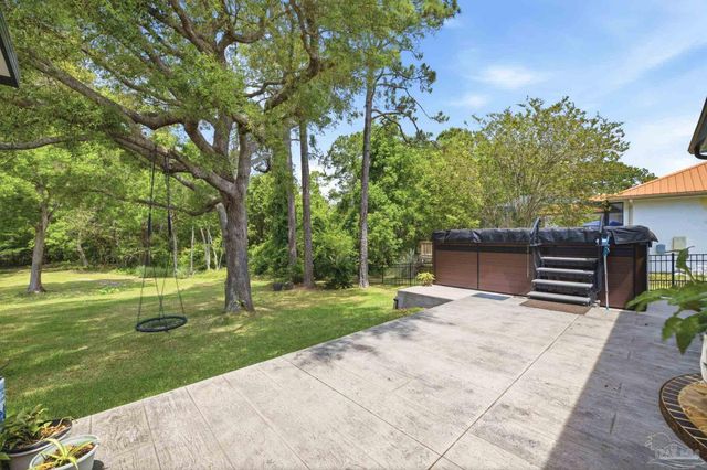 9552 Westgate Cir, Pensacola, FL 32507