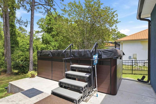 9552 Westgate Cir, Pensacola, FL 32507