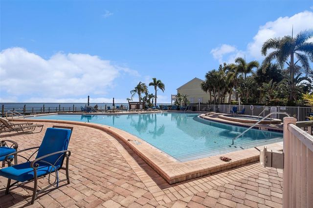 5176 SALMON DRIVE SE D, St Petersburg, FL 33705