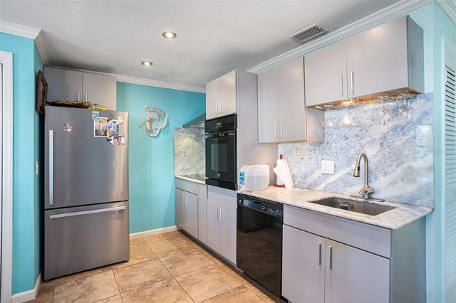 5176 SALMON DRIVE SE D, St Petersburg, FL 33705