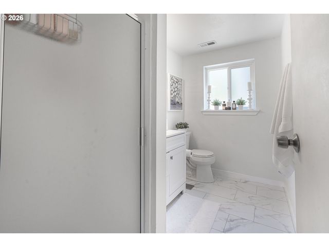 1709 SPRINGHILL Dr Ne, Albany, OR 97321
