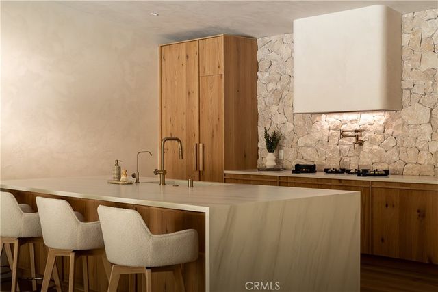 18840 La Amistad, Tarzana, CA 91356
