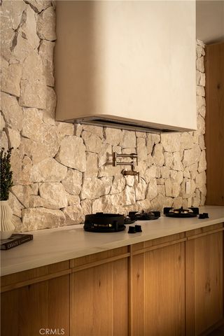 18840 La Amistad, Tarzana, CA 91356