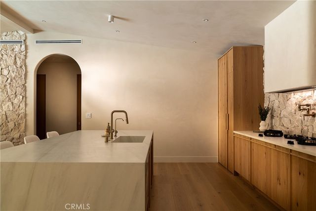 18840 La Amistad, Tarzana, CA 91356