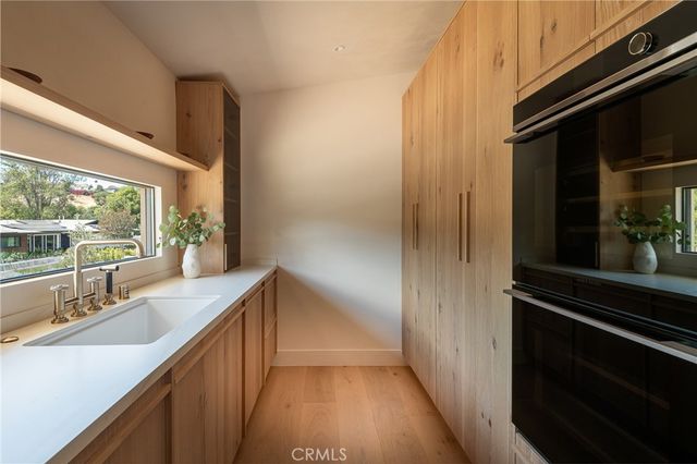 18840 La Amistad, Tarzana, CA 91356