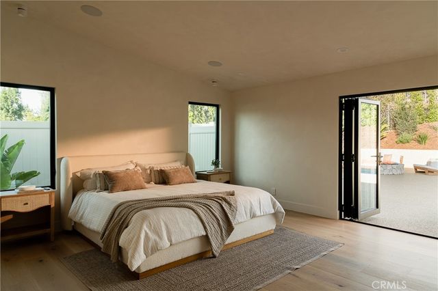 18840 La Amistad, Tarzana, CA 91356