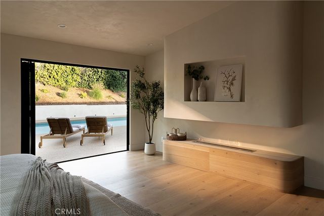 18840 La Amistad, Tarzana, CA 91356