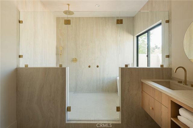 18840 La Amistad, Tarzana, CA 91356