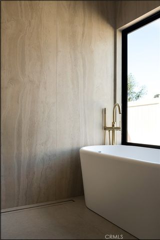 18840 La Amistad, Tarzana, CA 91356