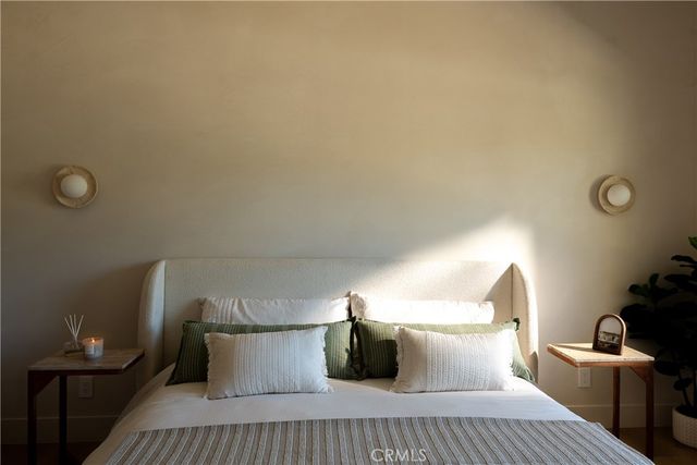18840 La Amistad, Tarzana, CA 91356