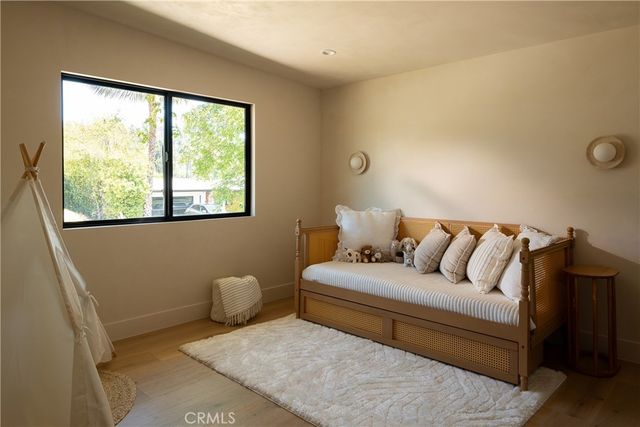 18840 La Amistad, Tarzana, CA 91356
