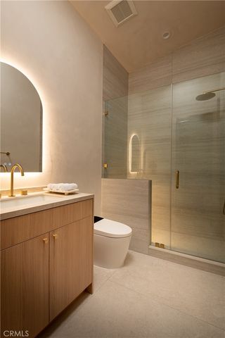 18840 La Amistad, Tarzana, CA 91356
