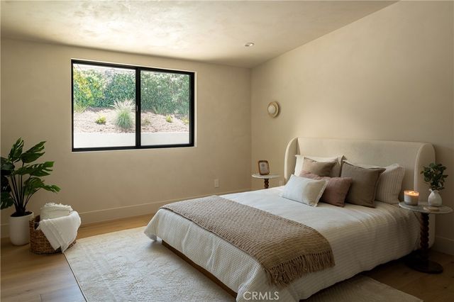 18840 La Amistad, Tarzana, CA 91356