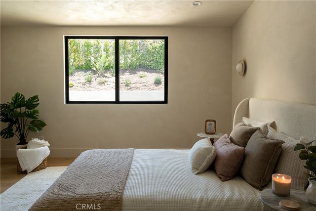 18840 La Amistad, Tarzana, CA 91356