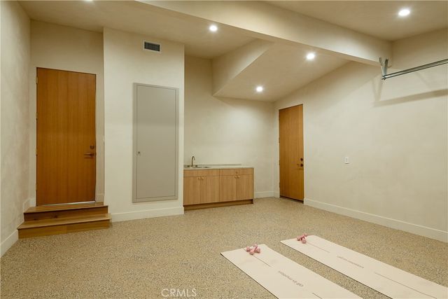 18840 La Amistad, Tarzana, CA 91356