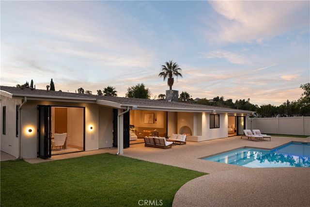 18840 La Amistad, Tarzana, CA 91356