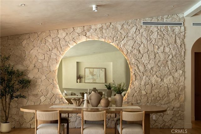 18840 La Amistad, Tarzana, CA 91356