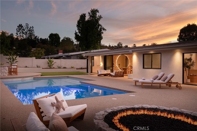 18840 La Amistad, Tarzana, CA 91356